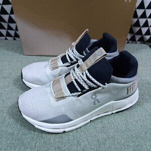 😻ON Running Cloud Cloudnova Women's White Sand Running Sneakers